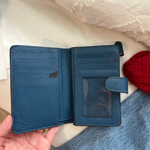 NWOT Blue Coach snap wallet - Picture 5 of 8